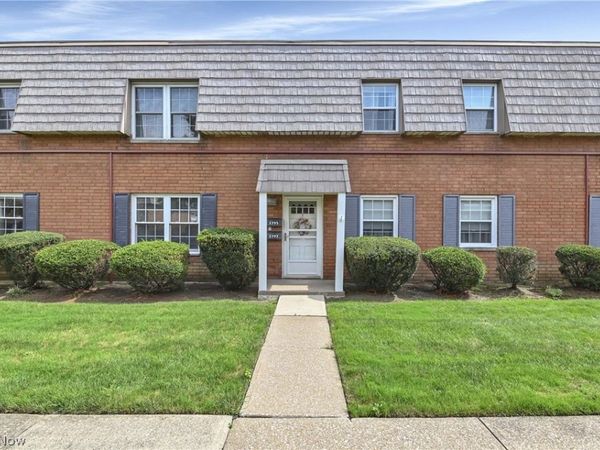 2793 Pease Drive , Unit C303, Rocky River, OH 44116