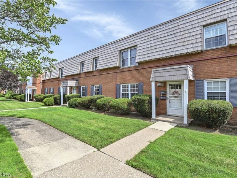 2793 Pease Drive, Unit C303, Rocky River, OH 44116 Photo 2