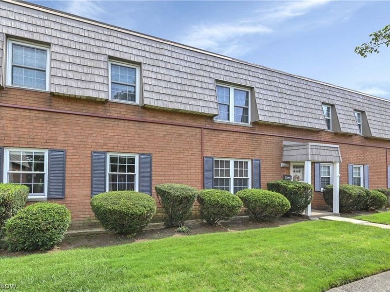 2793 Pease Drive, Unit C303, Rocky River, OH 44116 Photo 3