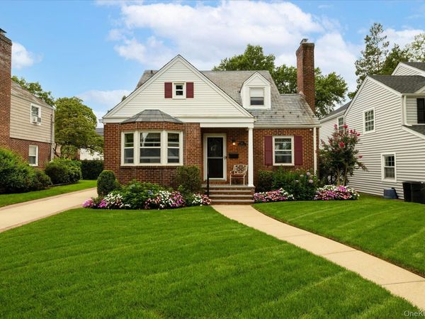 146 Beverly Avenue , Floral Park, NY 11001