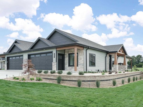 341 Ridge View Drive, Unit 17, Milton, WI 53563