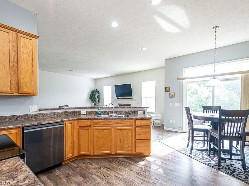 100 Stonewater Court, Berea, OH 44017 Photo 8
