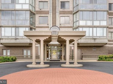 19375 CYPRESS RIDGE TERRACE, Unit 702, LEESBURG, VA 20176