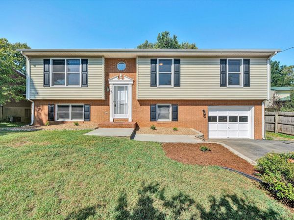 709 Catawba DR, Salem, VA 24153