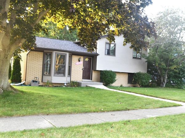 50555 Helmandale Street , Chesterfield Township, Mi 48047