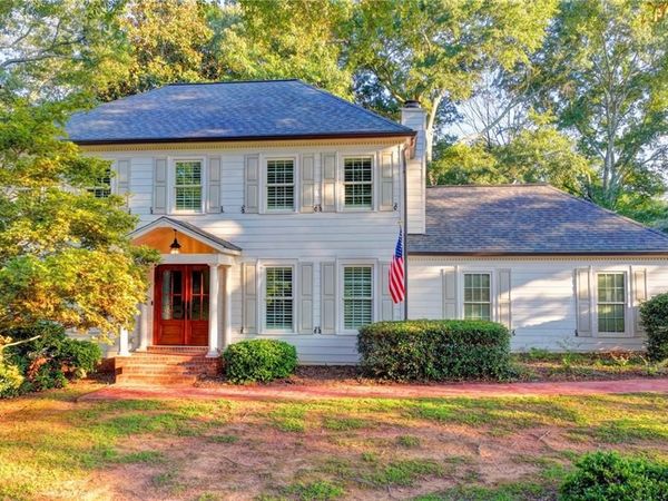 3852 Ivey Lane SW, Lilburn, GA 30047