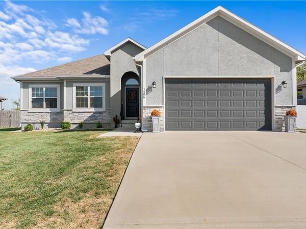 1406 SW 8th Terrace, Oak Grove, MO 64075