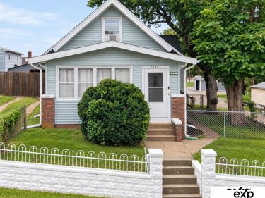 1911 W Street, Omaha, NE 68107