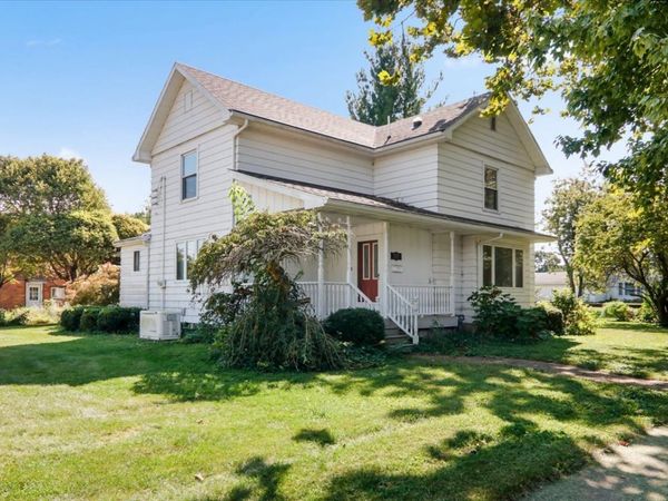 300 S Jackson Street , Flanagan, IL 61740