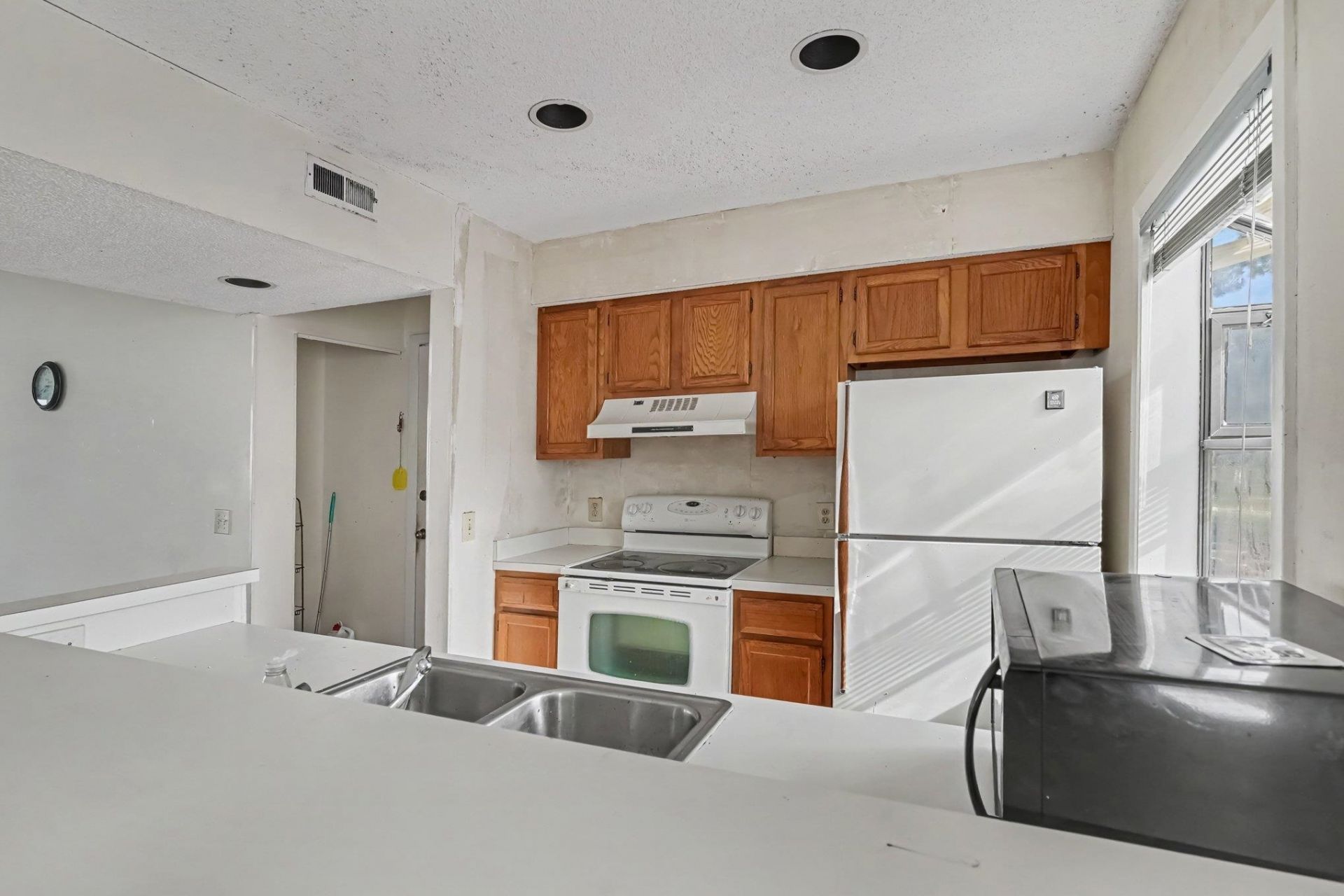1025 Plantation Dr. W Photo 10