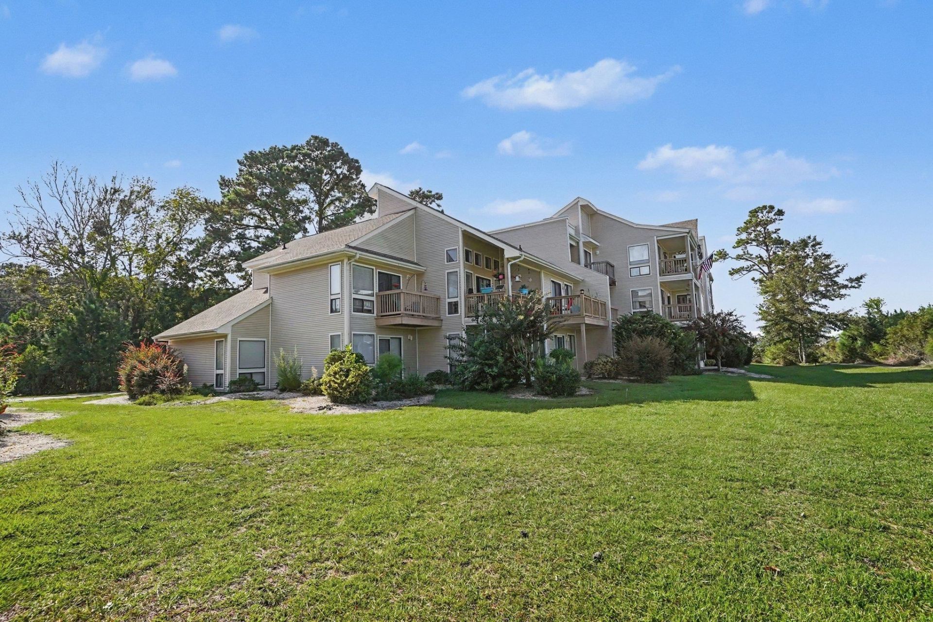 1025 Plantation Dr. W Photo 26