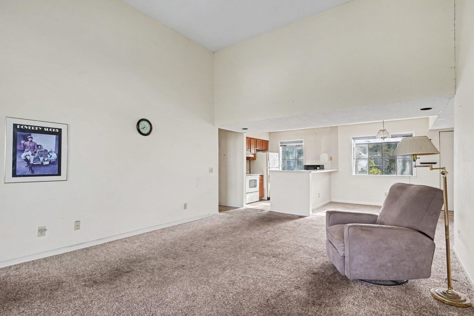 1025 Plantation Dr. W Photo 6