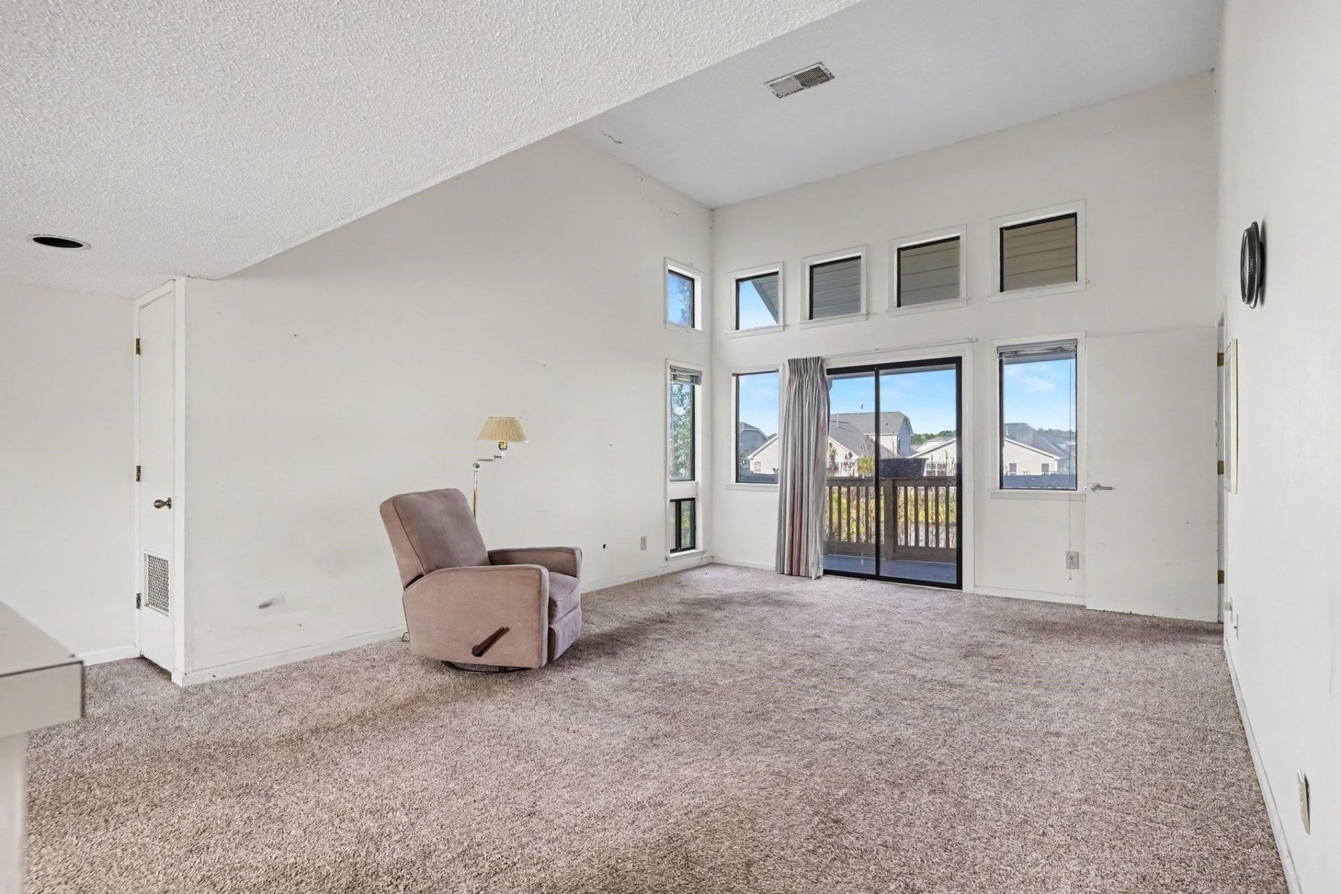 1025 Plantation Dr. W Photo 7