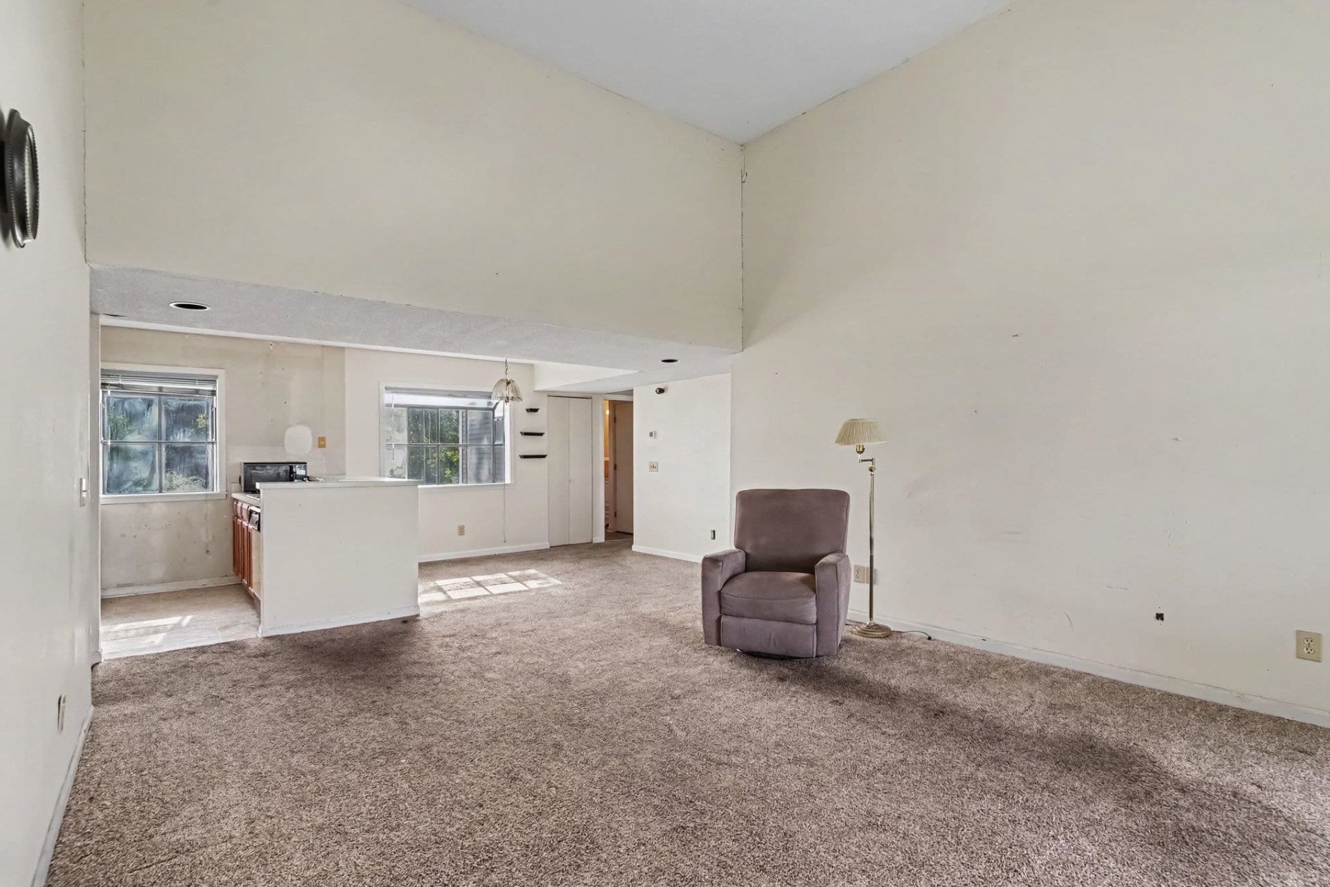 1025 Plantation Dr. W Photo 8