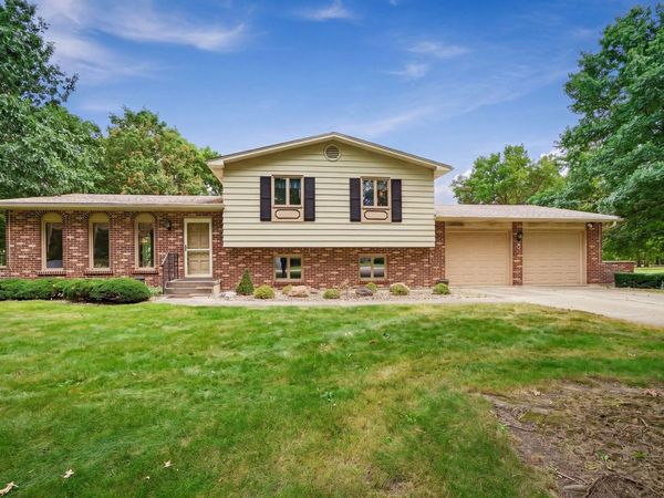 8 Hawthorne Drive , Oswego, IL 60543