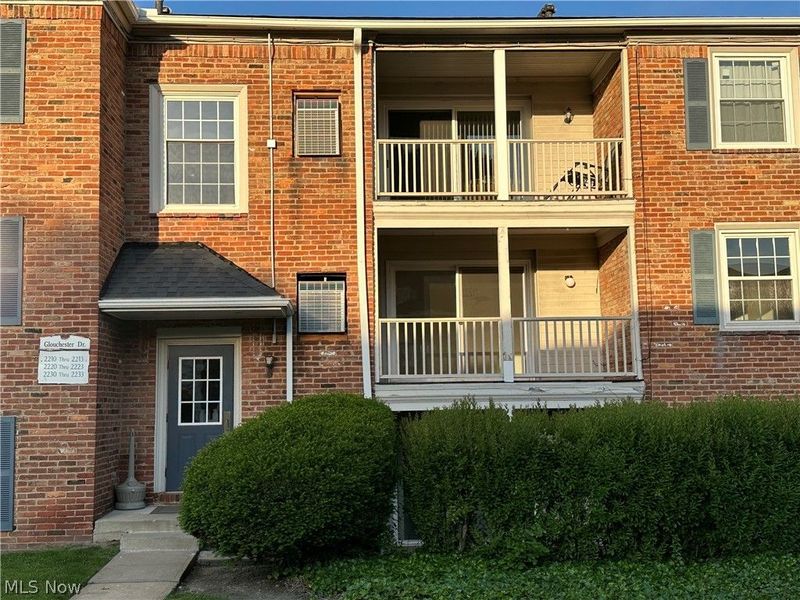 2212 Glouchester Drive, Lyndhurst, OH 44124 Photo 4