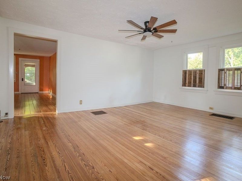 26240 Pettibone Road, Bedford, OH 44146 Photo 4