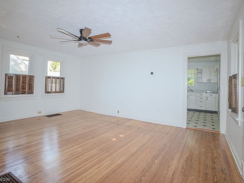 26240 Pettibone Road, Bedford, OH 44146 Photo 5