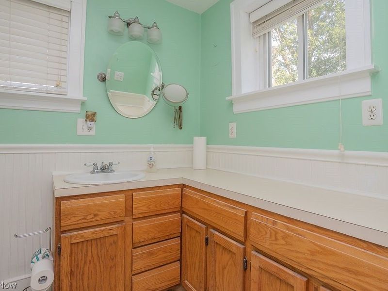 26240 Pettibone Road, Bedford, OH 44146 Photo 6