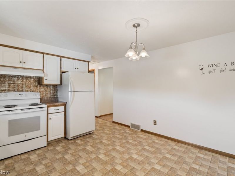 6264 Paris Avenue, Louisville, OH 44641 Photo 10