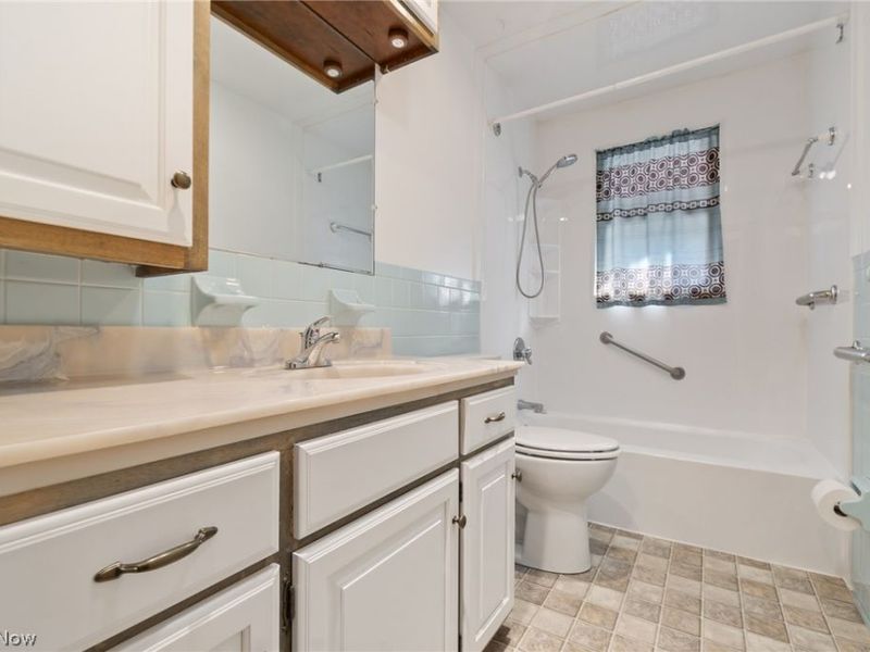 6264 Paris Avenue, Louisville, OH 44641 Photo 13