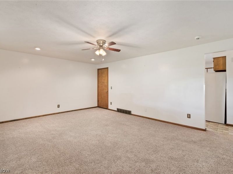 6264 Paris Avenue, Louisville, OH 44641 Photo 4