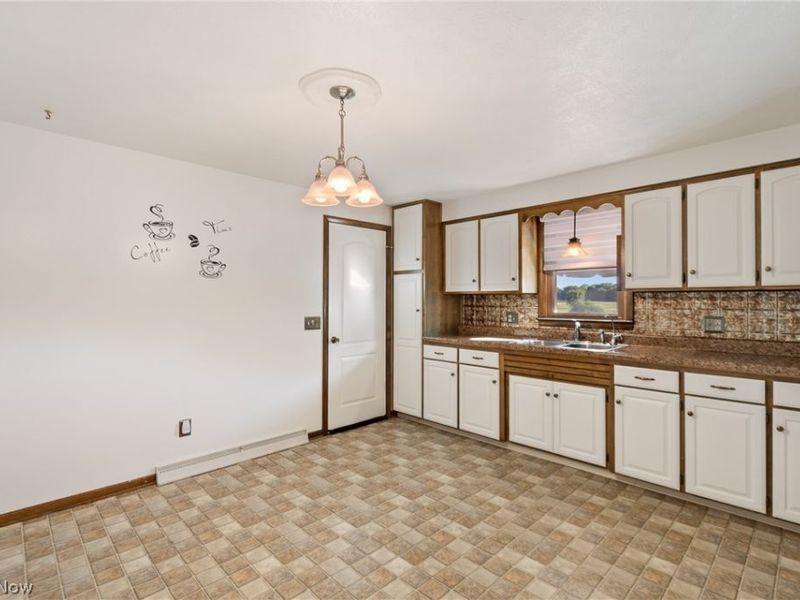 6264 Paris Avenue, Louisville, OH 44641 Photo 7