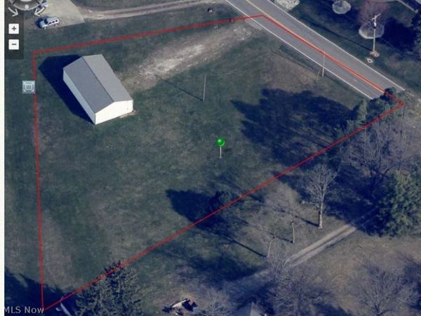 Paris Avenue NE, Louisville, OH 44641