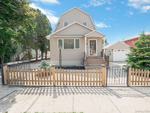 66 Fairmount Street , Valley Stream, NY 11580