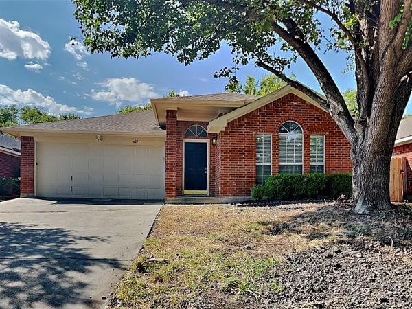 629 Forest Oaks Drive, Grand Prairie, TX 75052