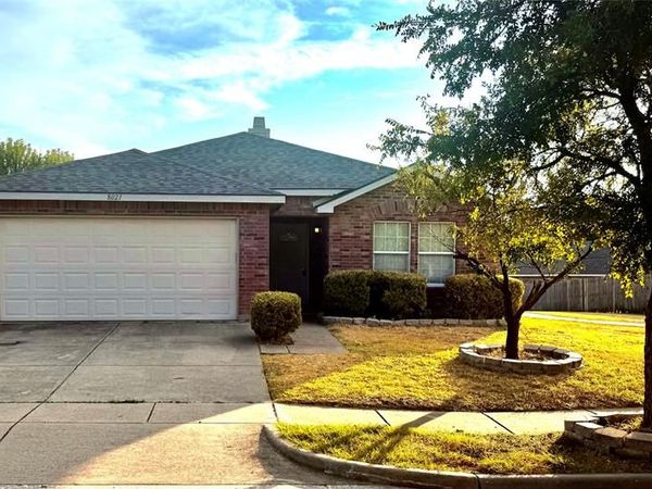 8021 Stowe Springs Lane , Arlington, TX 76002