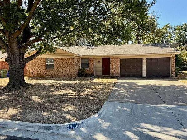 5916 Bowling Drive, Watauga, TX 76148