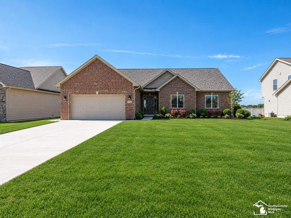 792 E Sweet Briar Lane, Monroe, MI 48161