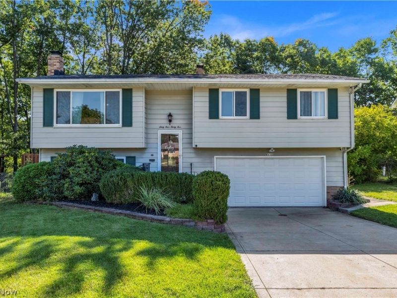6435 Goebel Drive, Parma, OH 44134 Photo 2