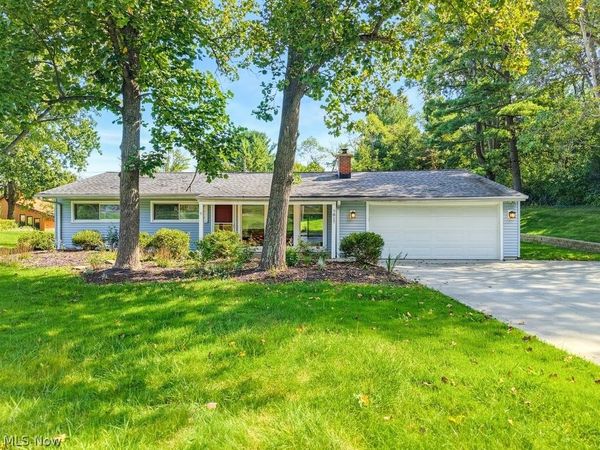 7817 Cambridge Drive , Brecksville, OH 44141