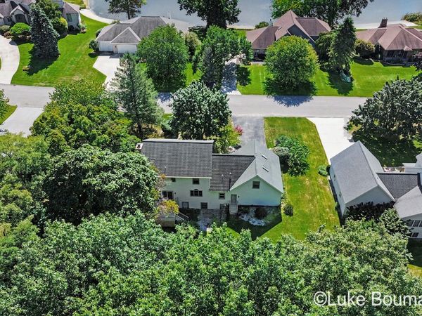945 Bay Ridge Drive, Holland, MI 49424