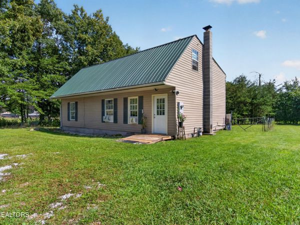 8622 Vandever Rd, Crossville, TN 38572