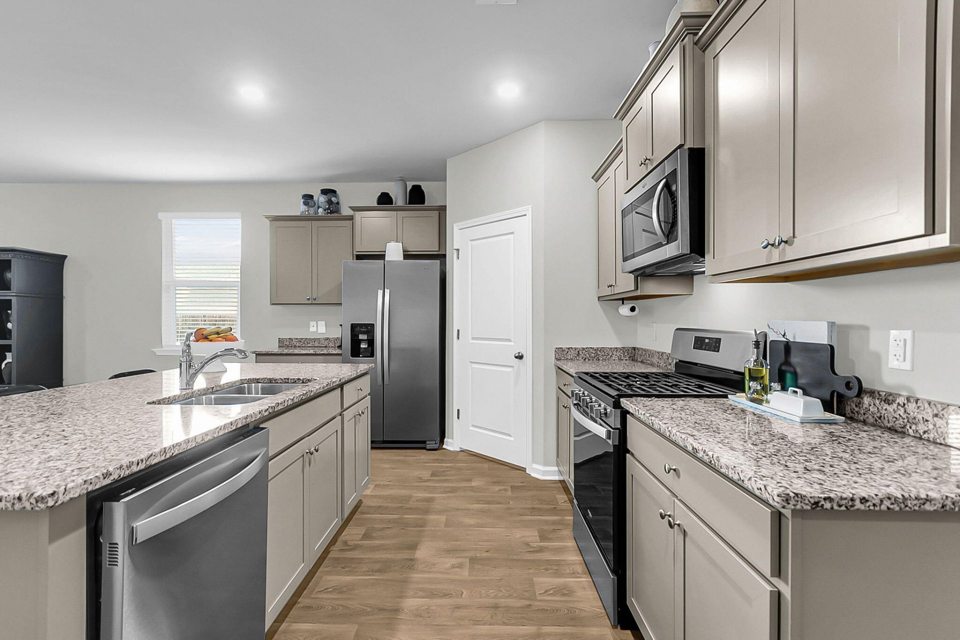 207 Greenwich Drive Photo 13