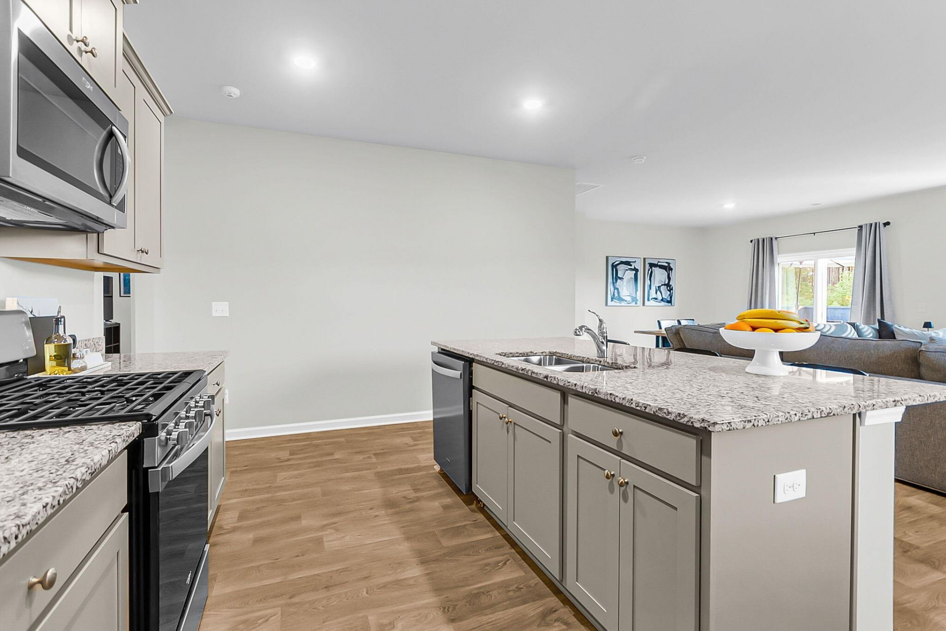 207 Greenwich Drive Photo 17