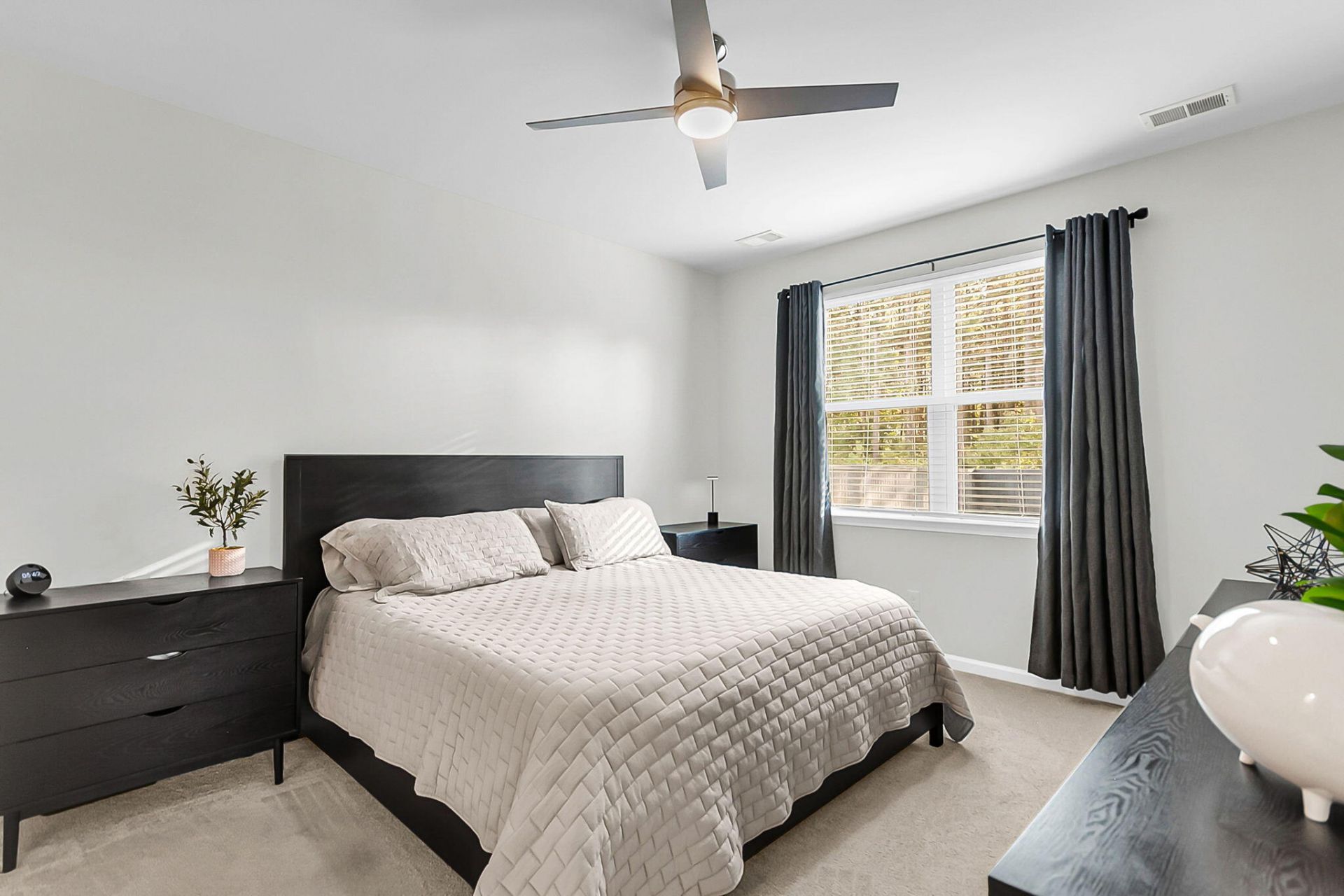 207 Greenwich Drive Photo 19