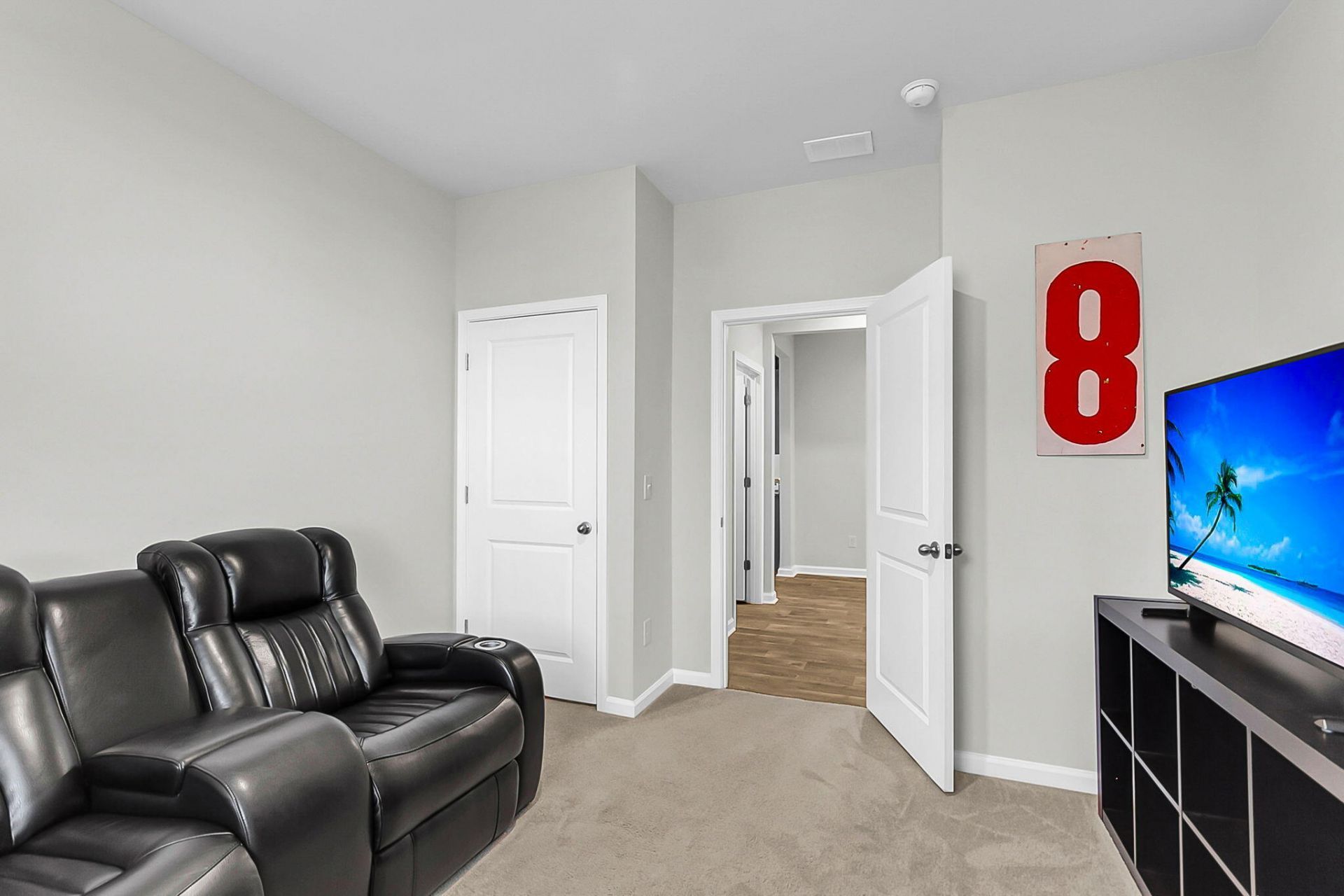 207 Greenwich Drive Photo 33