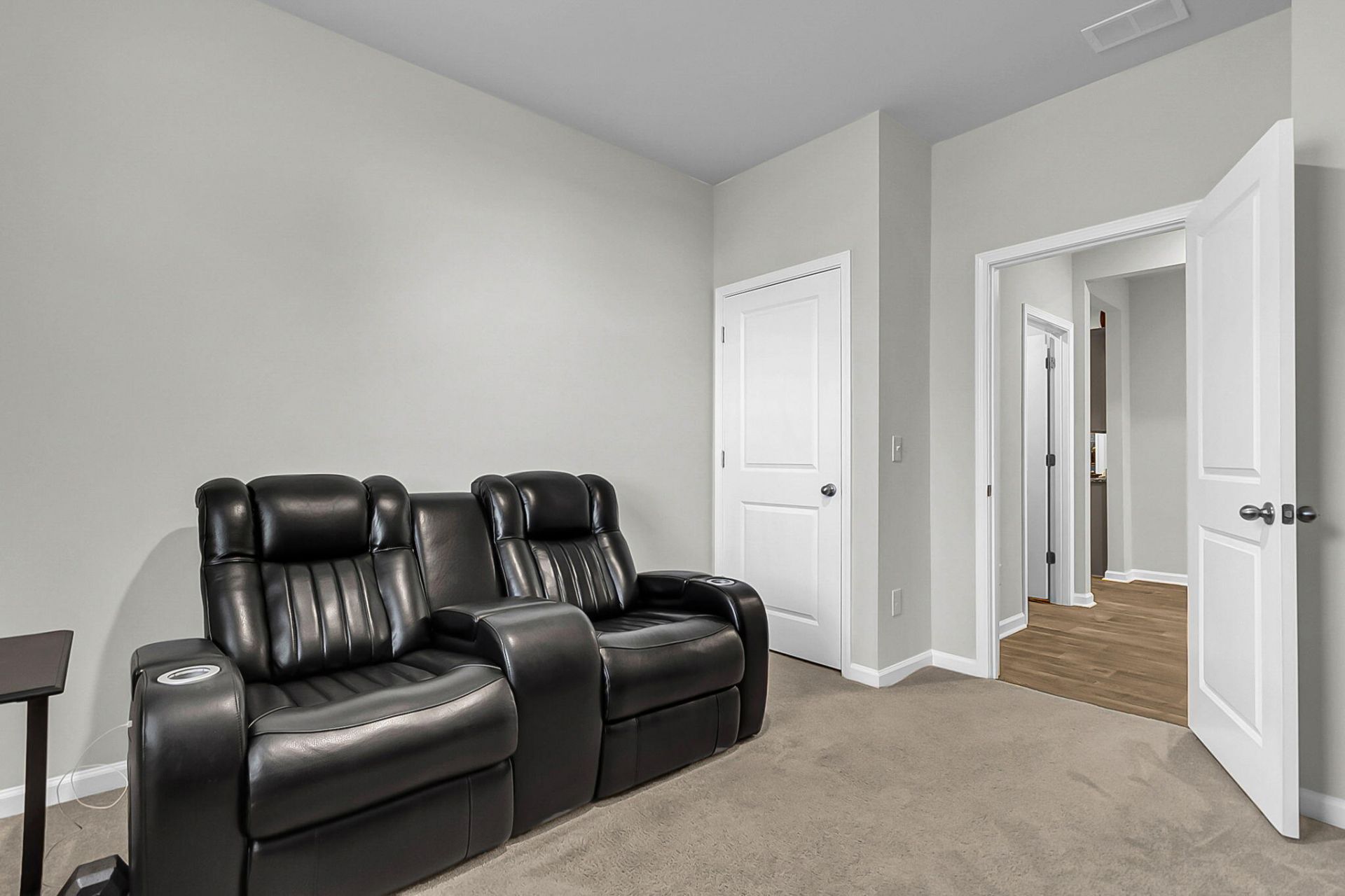 207 Greenwich Drive Photo 34