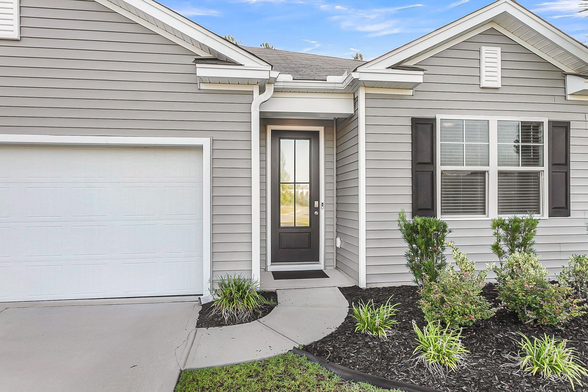 207 Greenwich Drive Photo 4