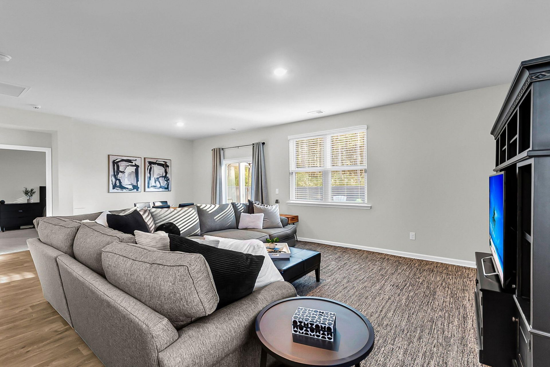 207 Greenwich Drive Photo 8