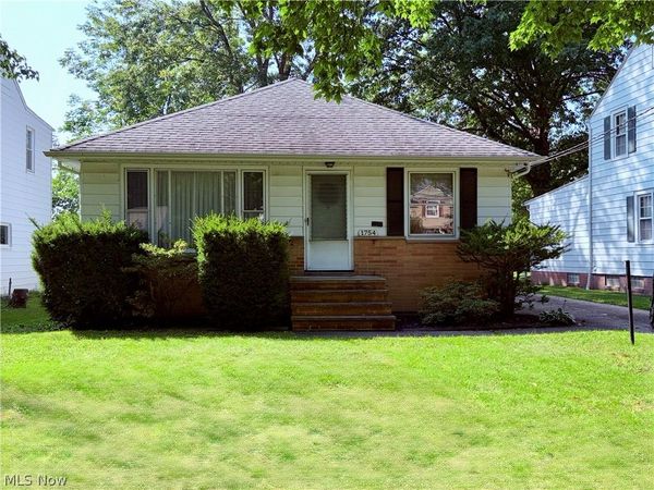1754 Sunview Road , Lyndhurst, OH 44124