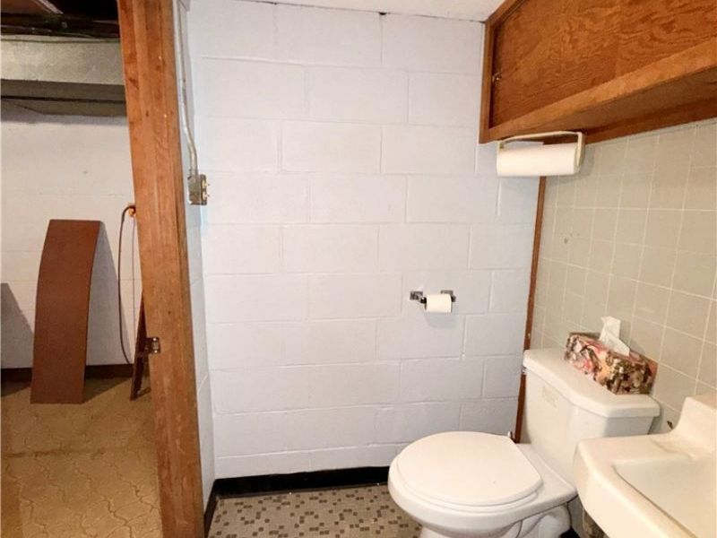 1754 Sunview Road, Lyndhurst, OH 44124 Photo 11