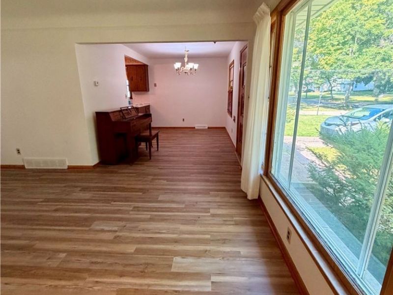 1754 Sunview Road, Lyndhurst, OH 44124 Photo 4