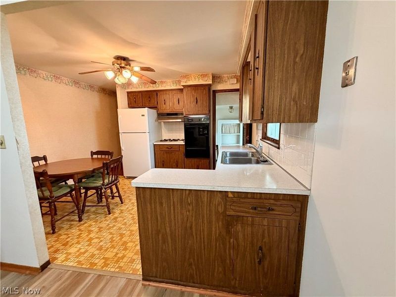 1754 Sunview Road, Lyndhurst, OH 44124 Photo 5
