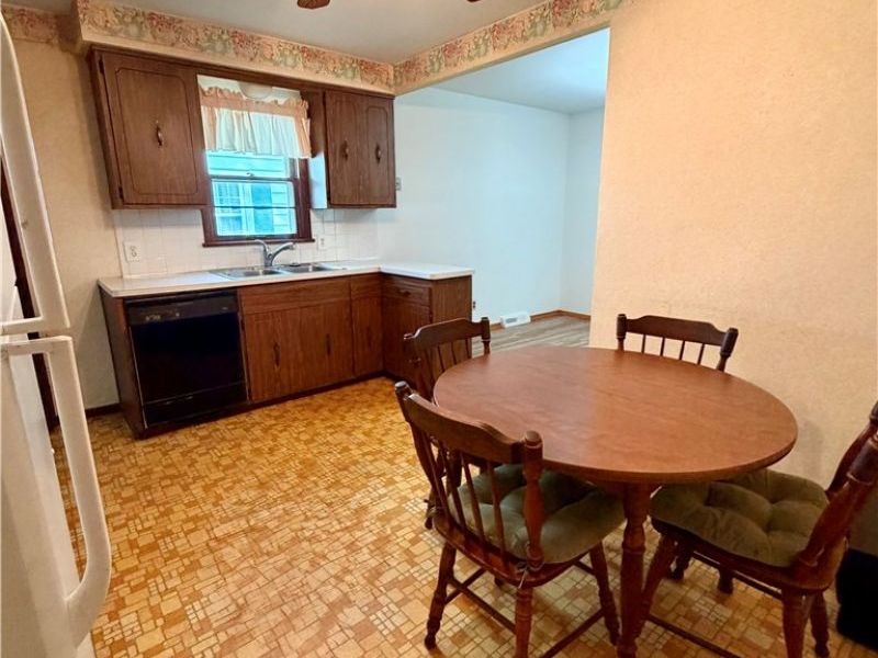 1754 Sunview Road, Lyndhurst, OH 44124 Photo 6