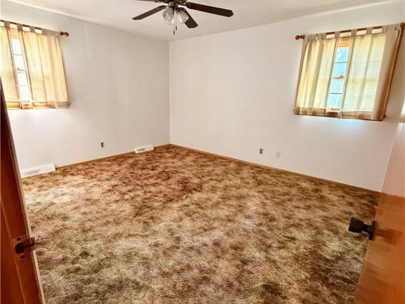 1754 Sunview Road, Lyndhurst, OH 44124 Photo 7